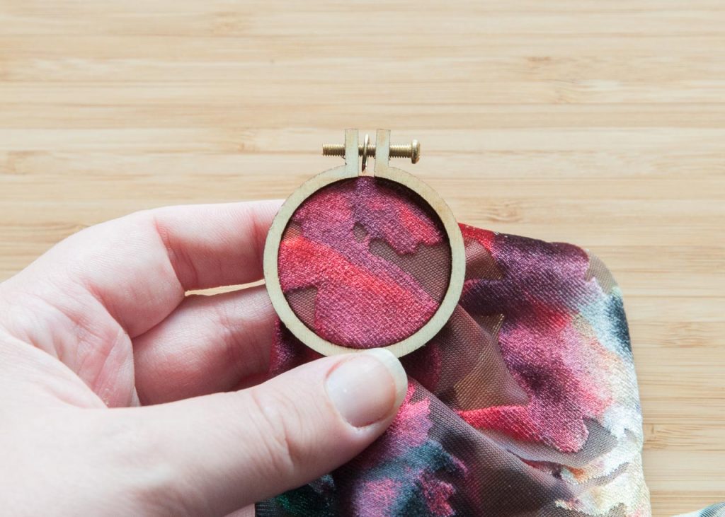How to Make No-Sew Mini Embroidery Hoop Necklaces • Sara Laughed